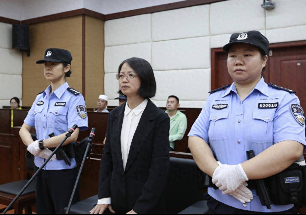 女厅官当场认罪!对省委原书记妻子唯命是从<strong></p>
<p>理财软件排行</strong>,花850万装修别墅