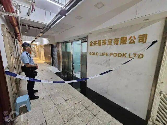 香港突发黄金大劫案!10多名男子抢走65公斤黄金<strong></p>
<p>理财软件排行</strong>,价值超半个亿,西九龙重案组已跟进