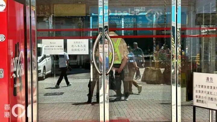 香港突发黄金大劫案!10多名男子抢走65公斤黄金<strong></p>
<p>理财软件排行</strong>,价值超半个亿,西九龙重案组已跟进