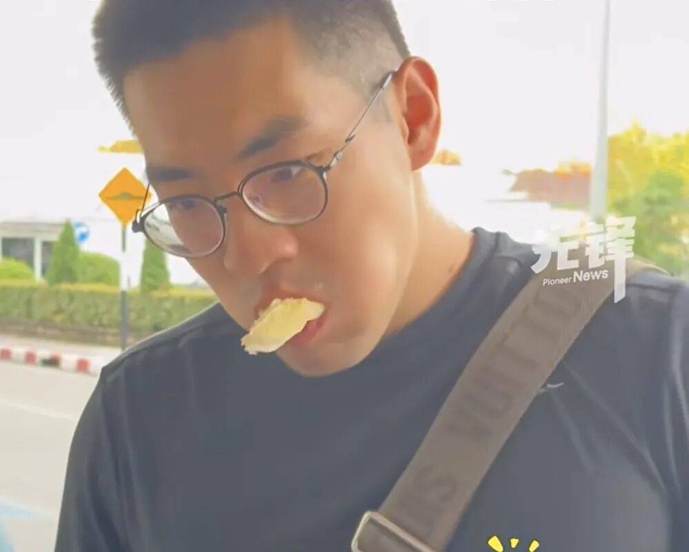 因无法带上飞机<strong></p>
<p>理财软件排行</strong>,一家五口30分钟狂炫11斤榴莲