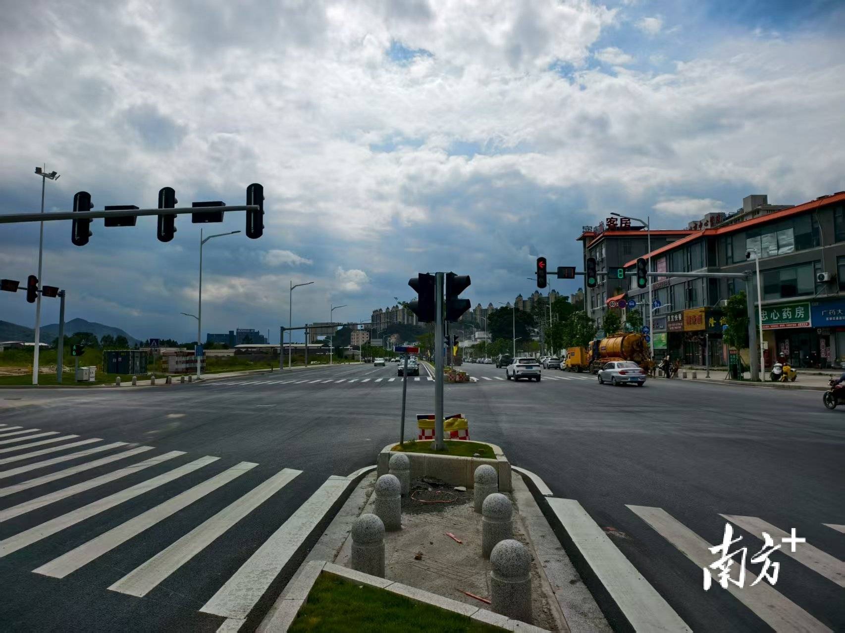 意东三路部分路段已通车<strong></p>
<p>理财软件排行</strong>，预计9月底全线贯通