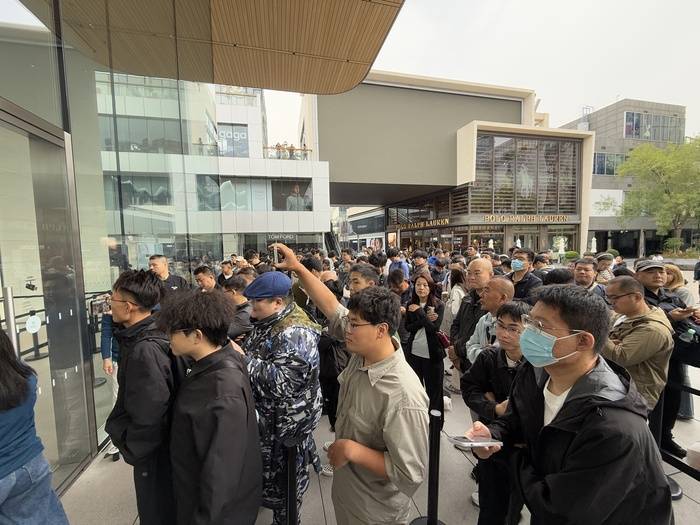 iPhone 17正式开售<strong></p>
<p>保息理财产品</strong>,橙色Pro Max黄牛最高加价1500元