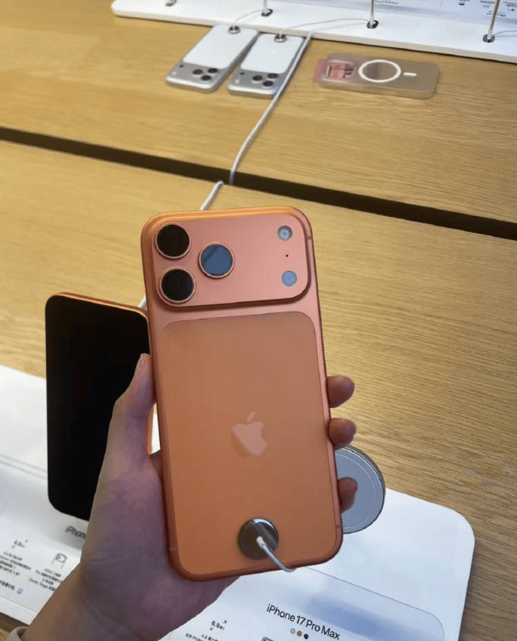 iPhone 17 Pro被黄牛拒收:“卖的人多<strong></p>
<p>保息理财产品</strong>,货太多了”