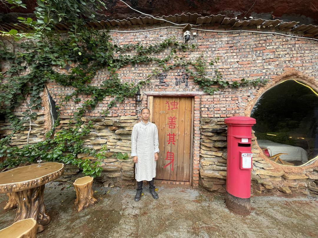 是个人选择还是另有隐情?35岁男子回乡“崖下洞居”惹争议<strong></p>
<p>保息理财产品</strong>!|封面深镜