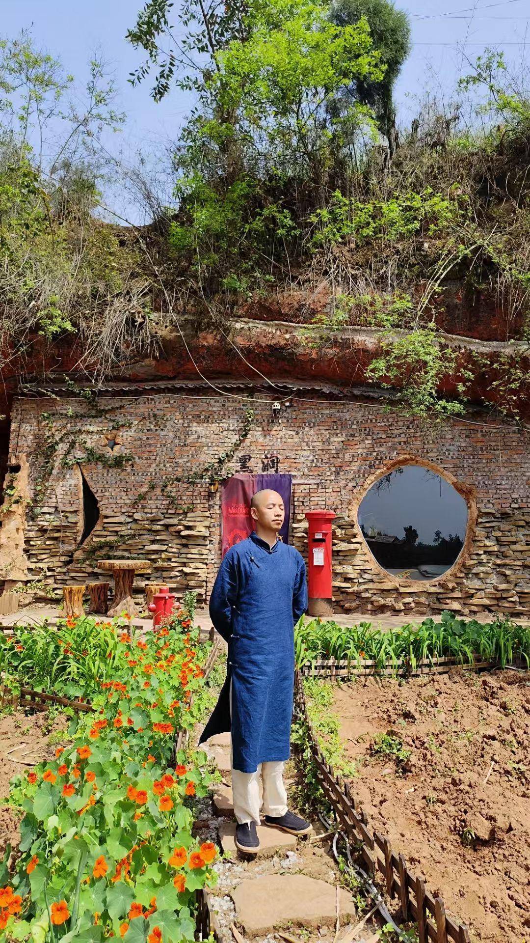 是个人选择还是另有隐情?35岁男子回乡“崖下洞居”惹争议<strong></p>
<p>保息理财产品</strong>!|封面深镜