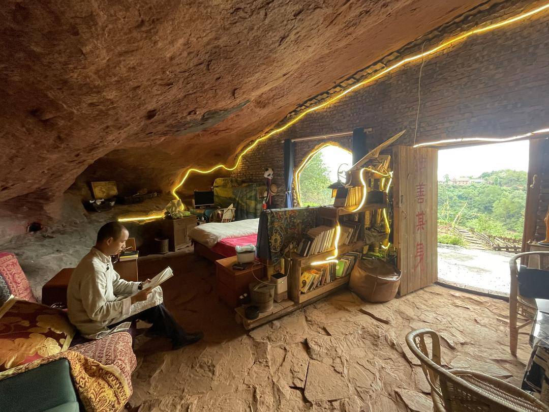 是个人选择还是另有隐情?35岁男子回乡“崖下洞居”惹争议<strong></p>
<p>保息理财产品</strong>!|封面深镜