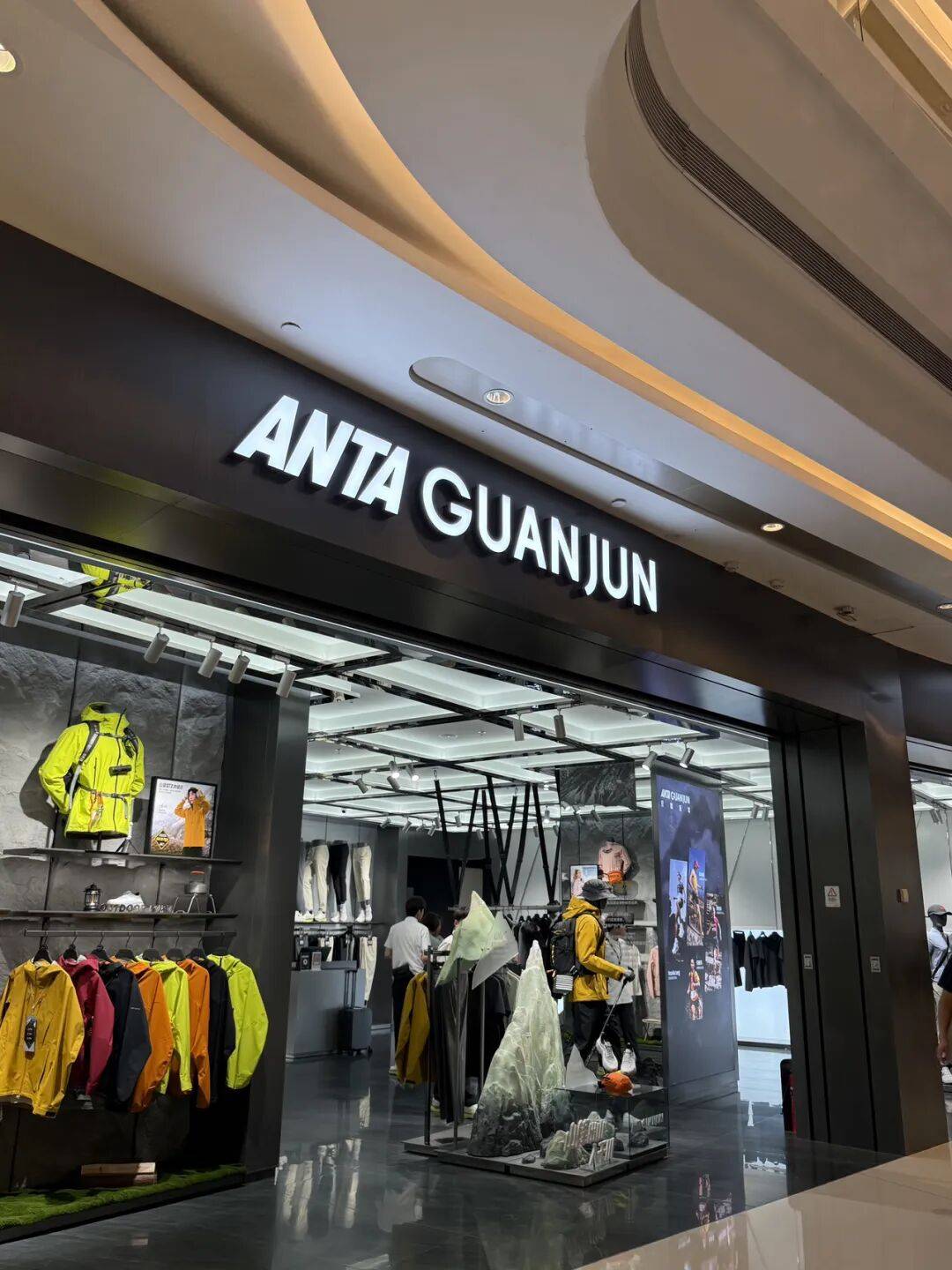 消费者开始退货<strong></p>
<p>自动理财</strong>！始祖鸟又被曝海内外道歉内容不一致