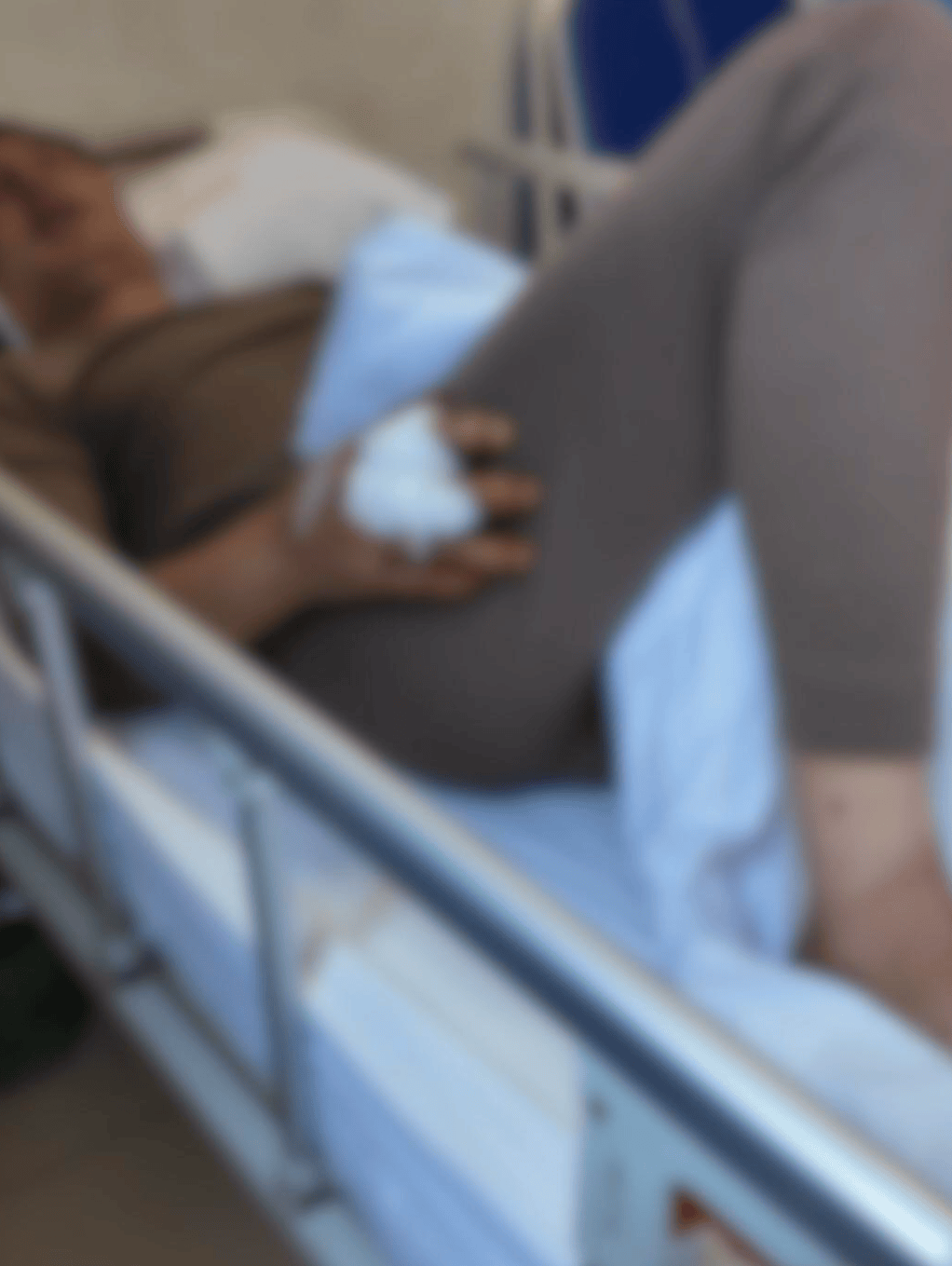 重庆男子上山采菌正面遇黑熊袭击<strong></p>
<p>p2p理财好</strong>，当事人：小腿被咬，穿的水鞋救了我一命；遭一掌打下山坡后险坠山崖幸被树枝拦住，醒后找到手机求救