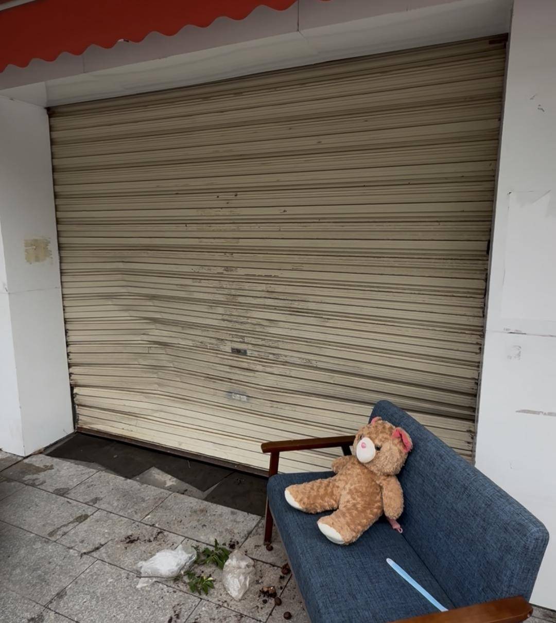 台风天珠海一司机驾越野车造浪冲破多家店玻璃<strong></p>
<p>菠菜理财</strong>,警方:行拘10日!