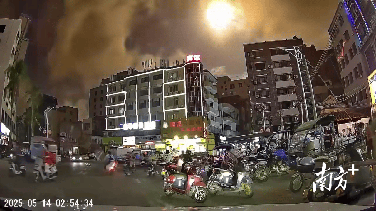 423公斤陨石在茂名电白挖出<strong></p>
<p>菠菜理财</strong>,系国内目击降落第二大单体陨石