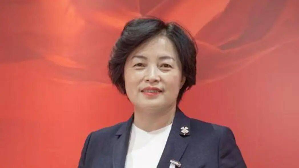 崔国静<strong></p>
<p>金融理财师考试</strong>,多次收受下属、老板送的现金、消费卡、名牌女包、化妆品、保健品、高档白酒