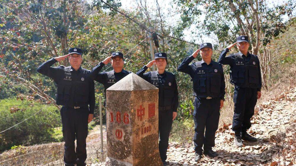 “看到妈妈46个未接来电<strong></p>
<p>金融理财师考试</strong>，心像被重锤击中”