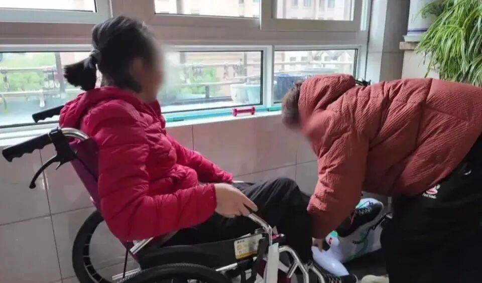 28岁妻子突发罕见病全身瘫痪<strong></p>
<p>凤凰金融理财</strong>,丈夫哄骗卖婚房携款失踪,检方强势介入