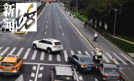 事发上海晚高峰!汹涌车流中<strong></p>
<p>凤凰金融理财</strong>,一男子绝望跳车,直奔民警而去……