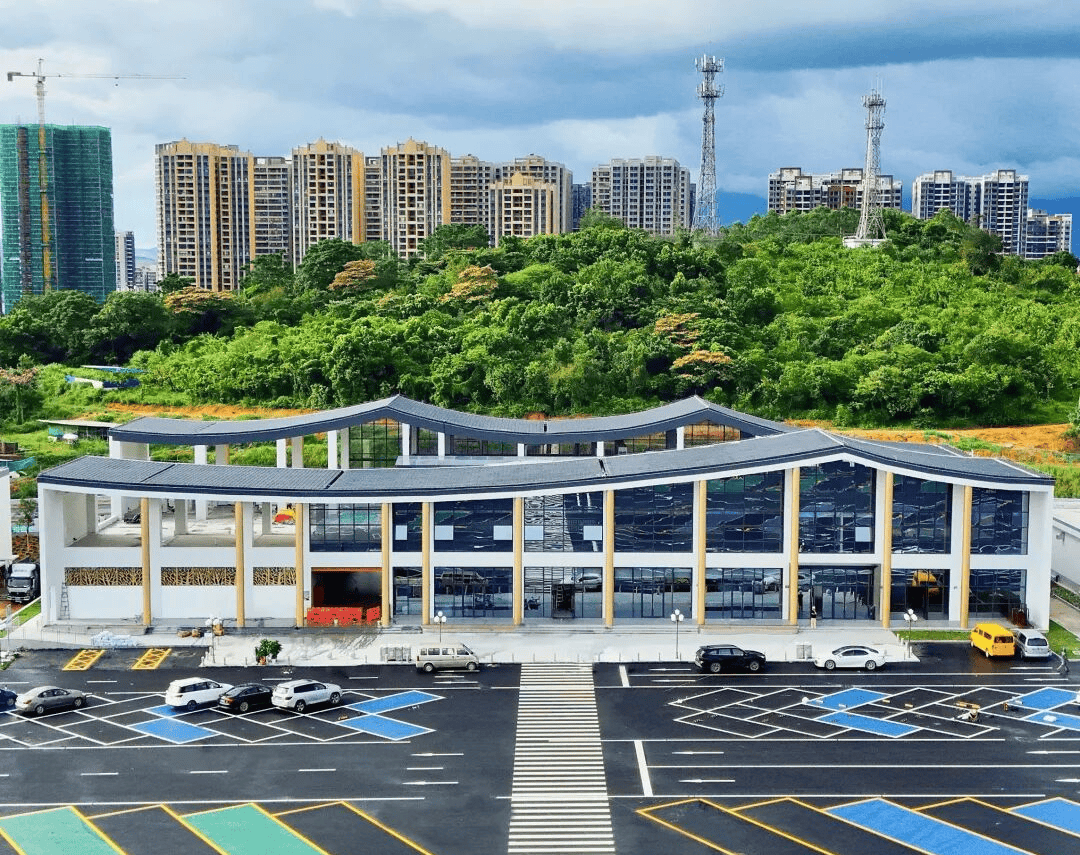 “不亚于春节回家”!凌晨5点<strong></p>
<p>凤凰金融理财</strong>,深圳有人已经堵在路上……