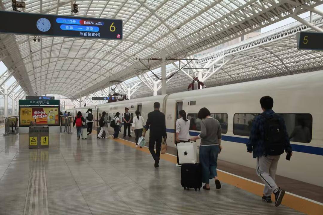 “双节”假期<strong></p>
<p>凤凰金融理财</strong>,铁路青岛站预计发送旅客170万人