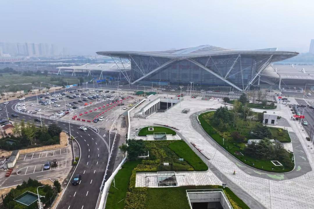 “双节”假期<strong></p>
<p>凤凰金融理财</strong>,铁路青岛站预计发送旅客170万人