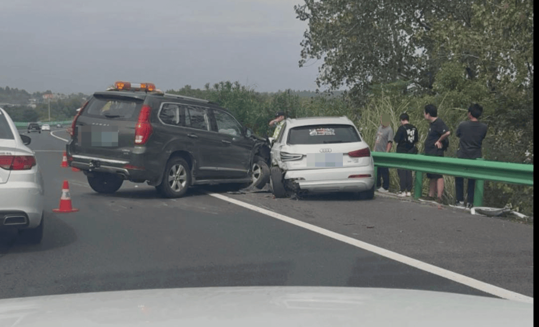 “司机像没意识了一样!”男子称SUV在高速上慢行、撞上石墩也不停<strong></p>
<p>赚吧理财</strong>,交警:司机目前无生命危险