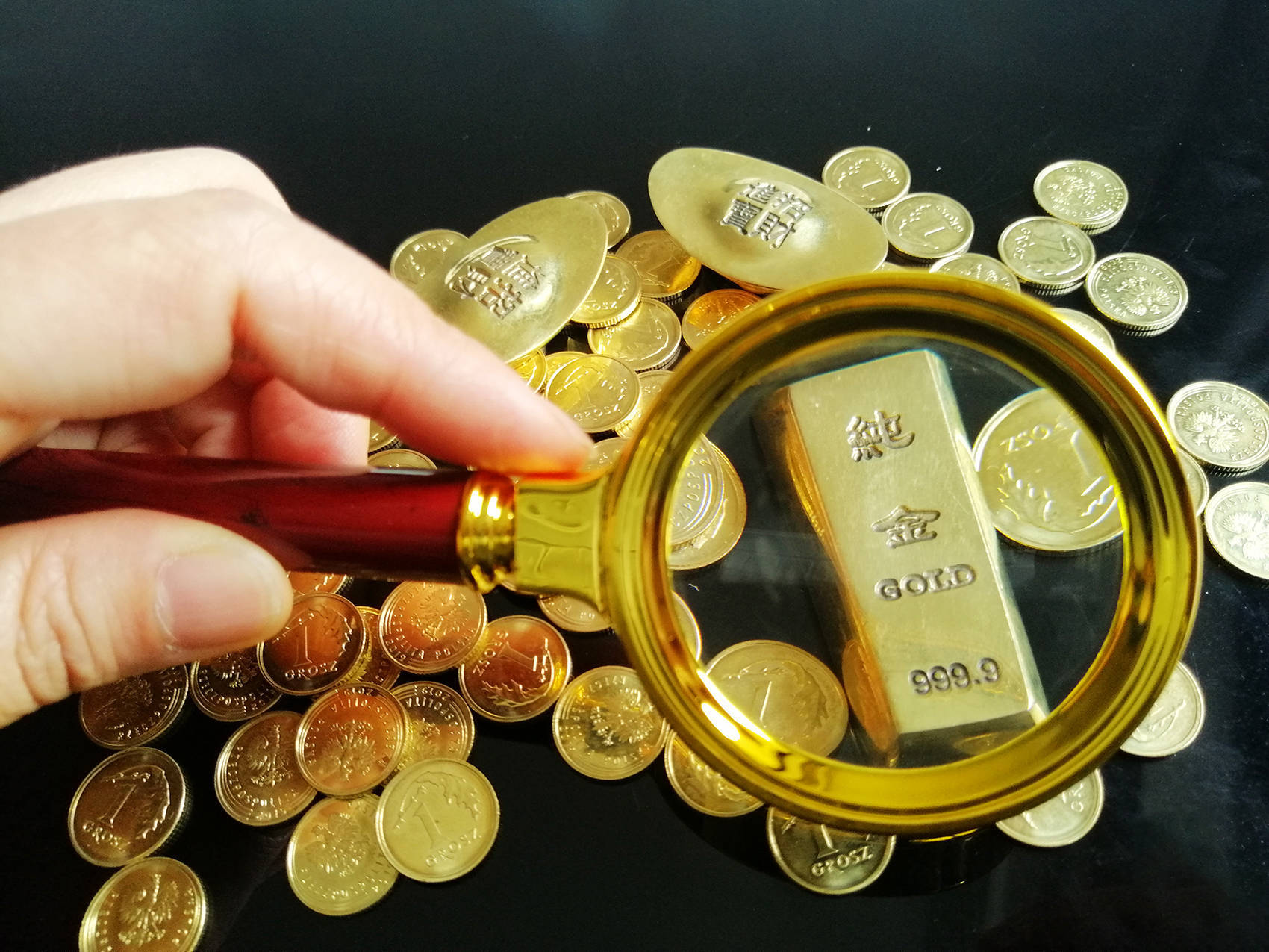 国际金价<strong></p>
<p>理财风险</strong>,再创历史新高!消费者:从今年年中一直观望到十一,没想到越等越贵!机构:仍上涨空间