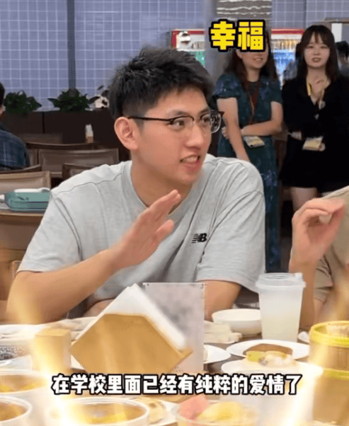 知名男歌手突然现身陌生人婚礼<strong></p>
<p>理财风险</strong>,并随礼999元!