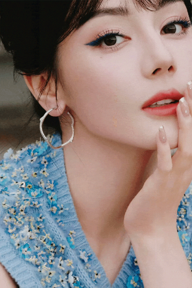 时装周上的女明星<strong></p>
<p>理财风险</strong>,秋冬氛围感一键封顶!