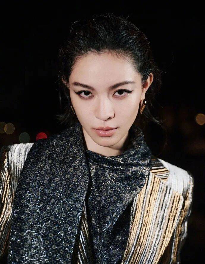 时装周上的女明星<strong></p>
<p>理财风险</strong>,秋冬氛围感一键封顶!