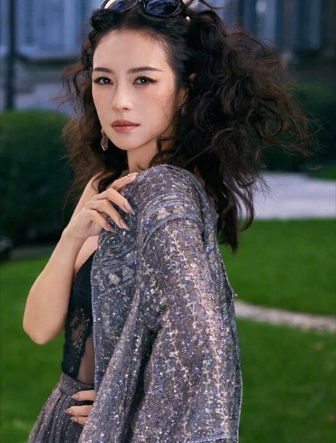 时装周上的女明星<strong></p>
<p>理财风险</strong>,秋冬氛围感一键封顶!