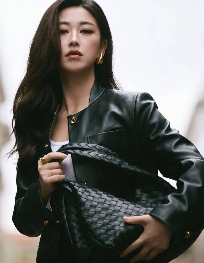 时装周上的女明星<strong></p>
<p>理财风险</strong>,秋冬氛围感一键封顶!