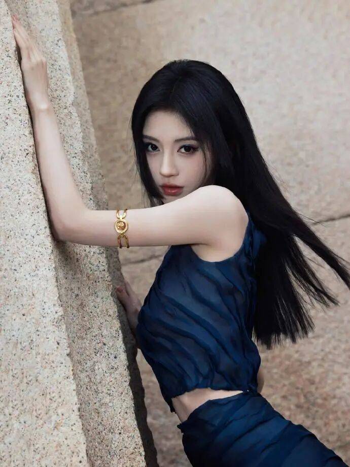 时装周上的女明星<strong></p>
<p>理财风险</strong>,秋冬氛围感一键封顶!