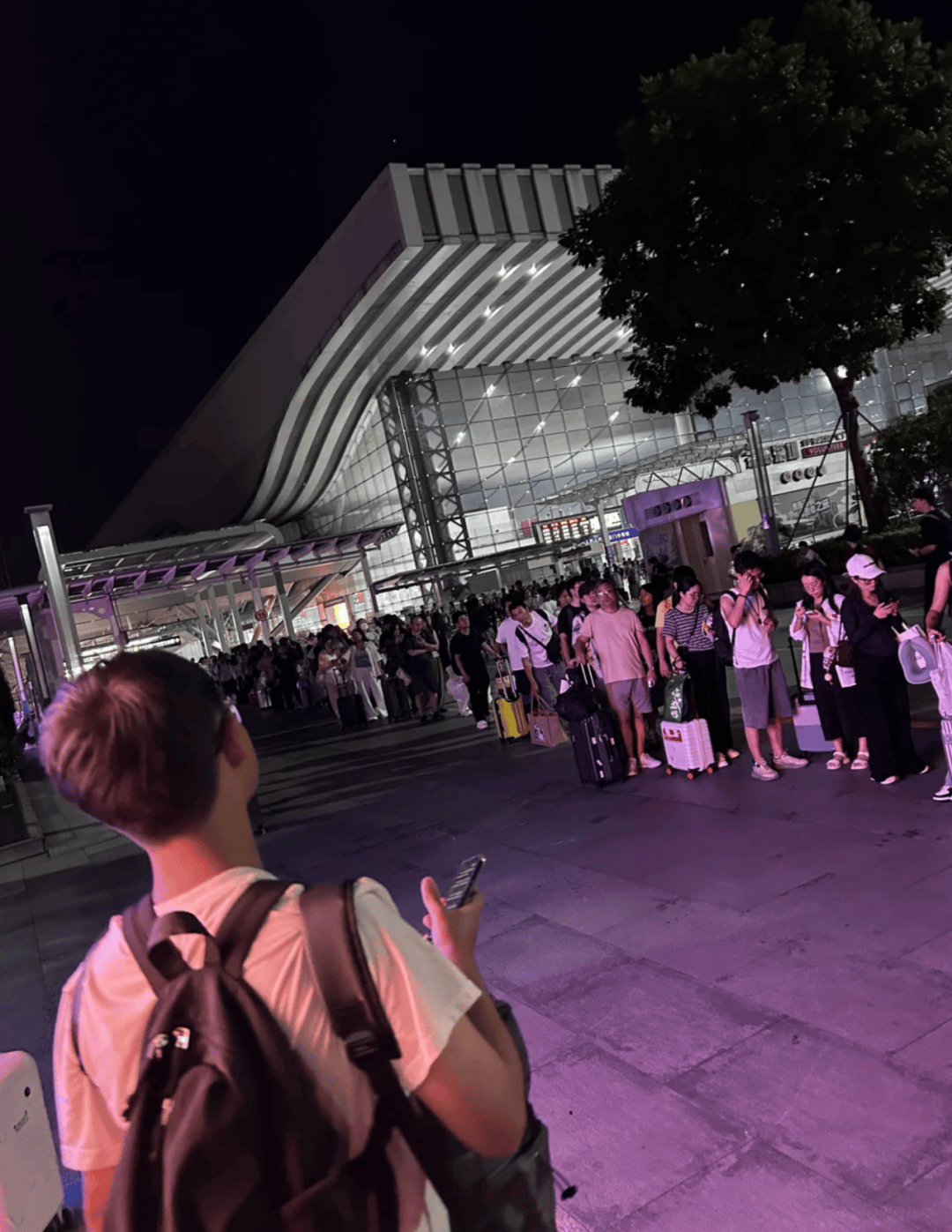 深圳北站凌晨返深被刷爆<strong></p>
<p>风险低的理财</strong>!附近叫车超200人?别慌!公交地铁加班护送