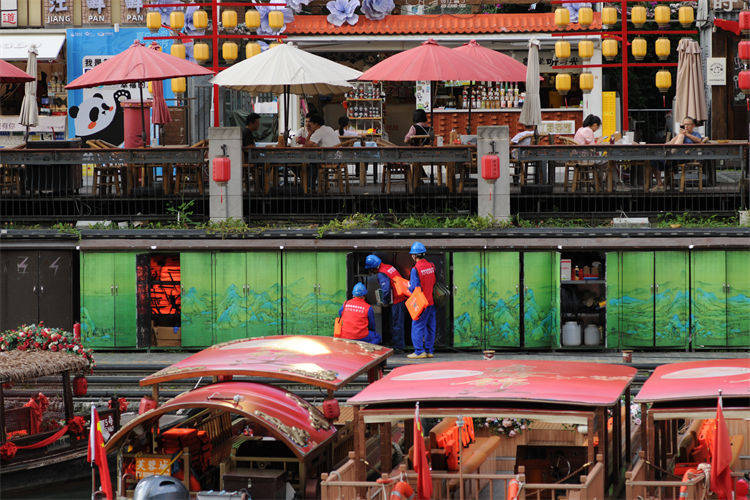 阖家团圆时<strong></p>
<p>风险低的理财</strong>,他们守护蓉城灯火