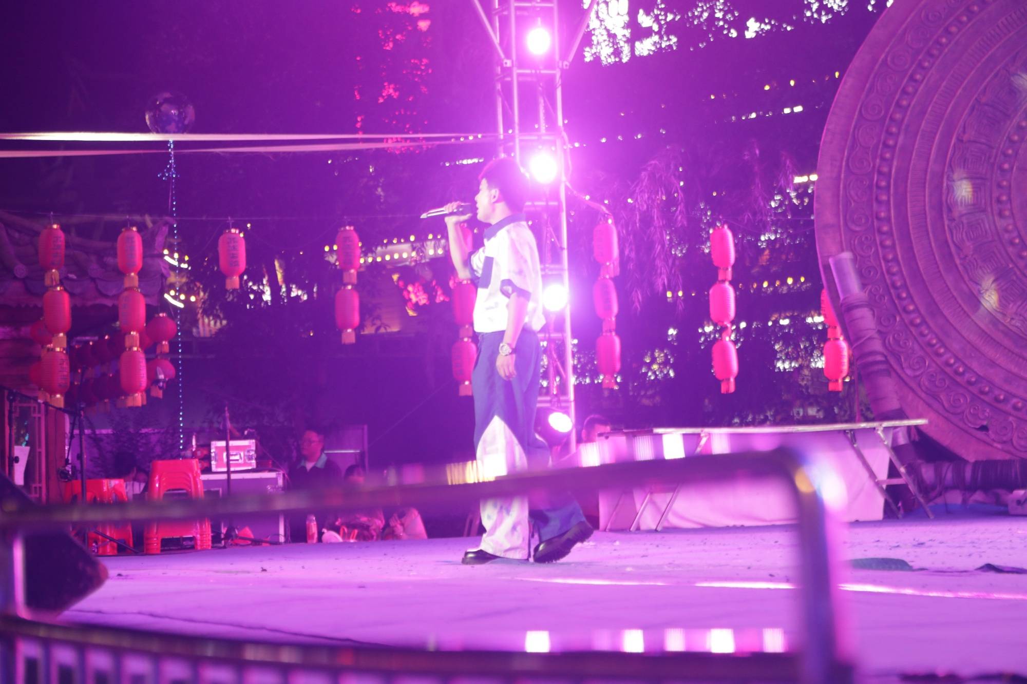 月映火塘 悦唱荔波<strong></p>
<p>风险低的理财</strong>!这场中秋音乐晚会点燃团圆夜