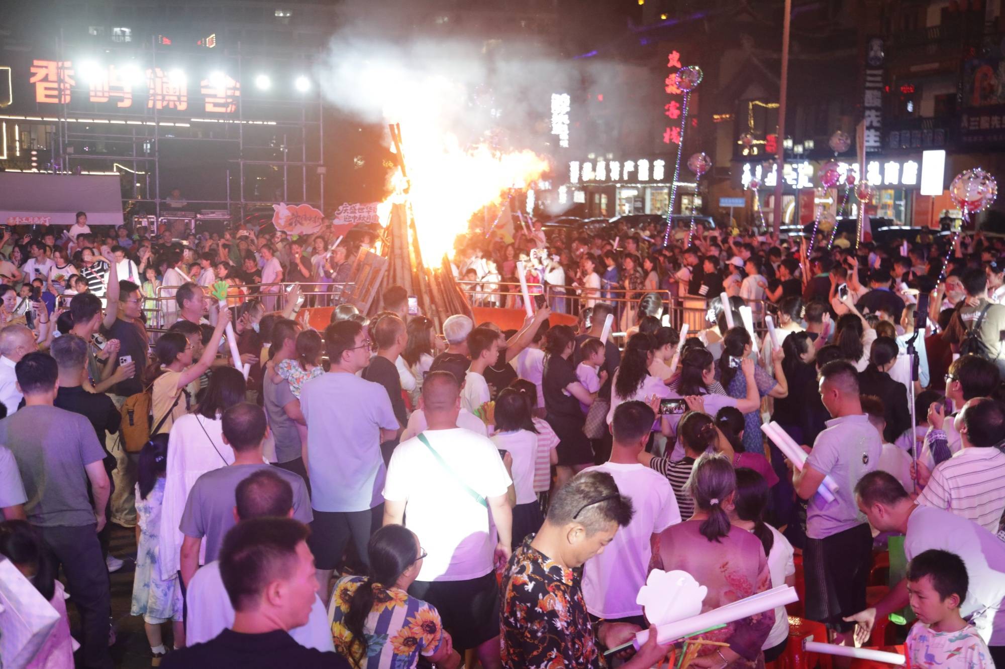 月映火塘 悦唱荔波<strong></p>
<p>风险低的理财</strong>!这场中秋音乐晚会点燃团圆夜