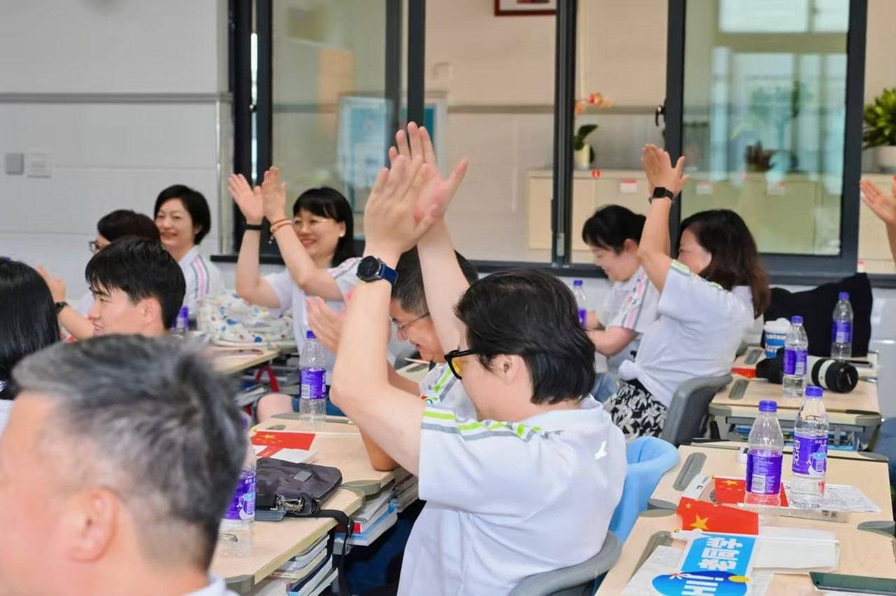 那个让老师骄傲的“调皮”班级!30年同学聚会<strong></p>
<p>中国人理财</strong>,还伴有一封来自贵州的感谢信