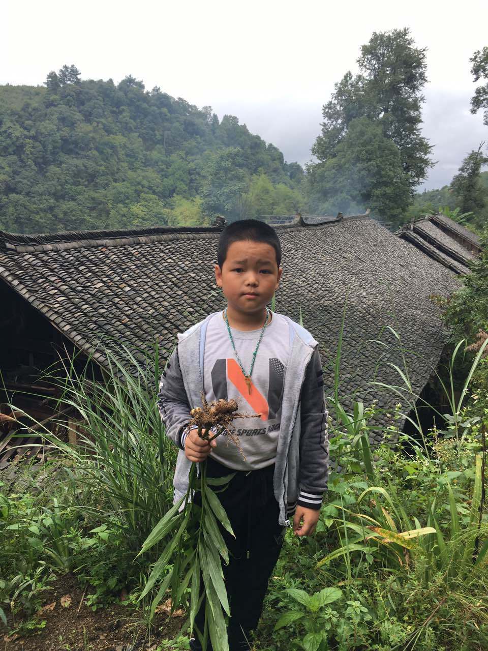 那个让老师骄傲的“调皮”班级!30年同学聚会<strong></p>
<p>中国人理财</strong>,还伴有一封来自贵州的感谢信