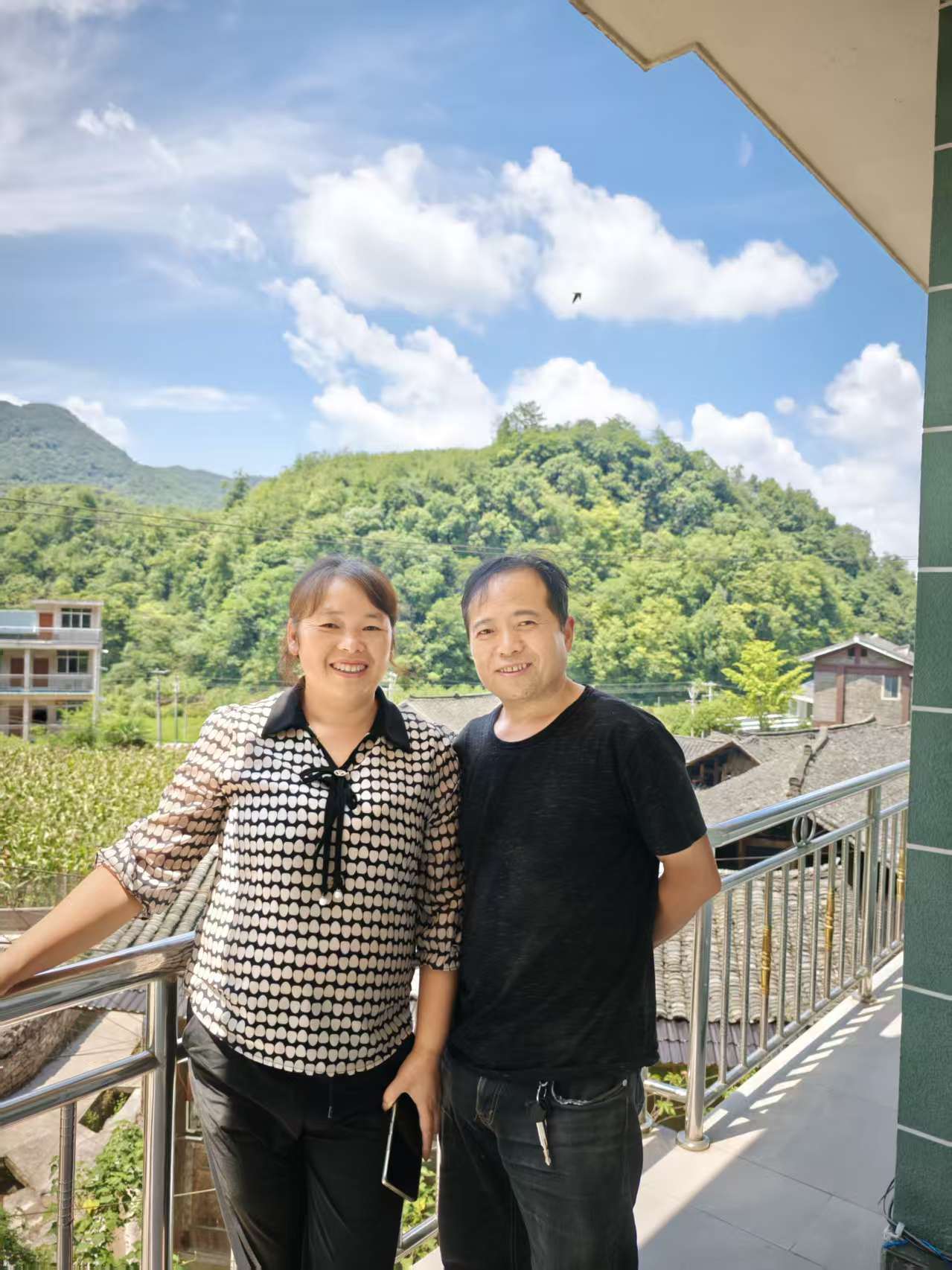 那个让老师骄傲的“调皮”班级!30年同学聚会<strong></p>
<p>中国人理财</strong>,还伴有一封来自贵州的感谢信