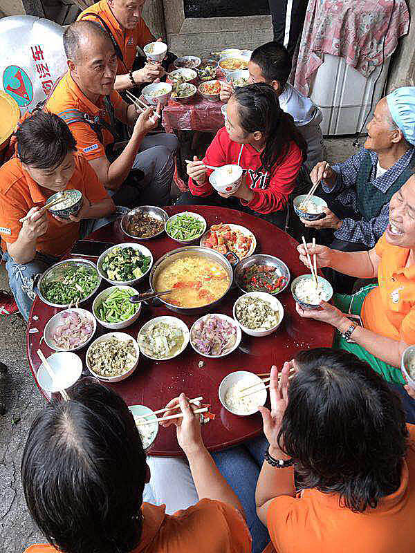 那个让老师骄傲的“调皮”班级!30年同学聚会<strong></p>
<p>中国人理财</strong>,还伴有一封来自贵州的感谢信