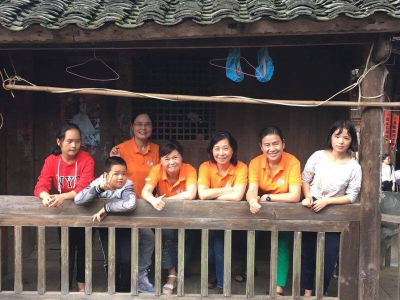 那个让老师骄傲的“调皮”班级!30年同学聚会<strong></p>
<p>中国人理财</strong>,还伴有一封来自贵州的感谢信