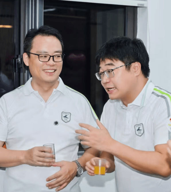 那个让老师骄傲的“调皮”班级!30年同学聚会<strong></p>
<p>中国人理财</strong>,还伴有一封来自贵州的感谢信