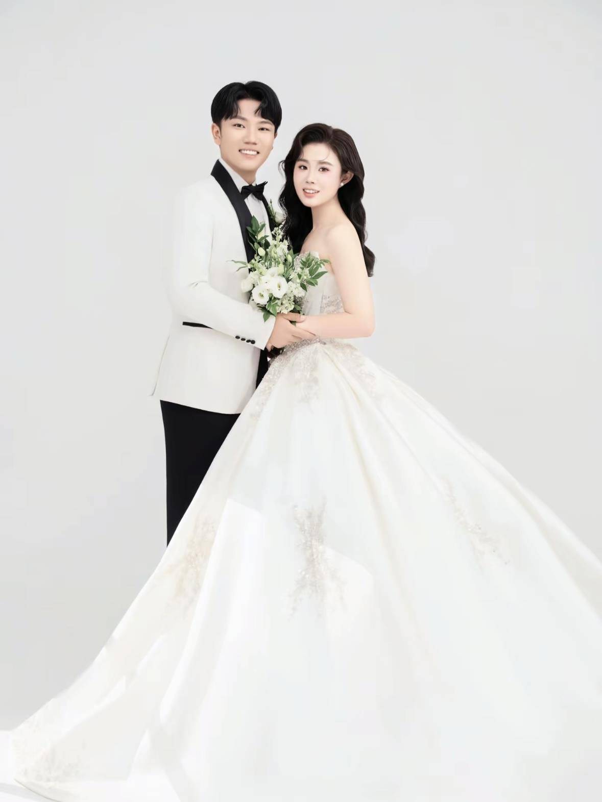 “千万富翁”解克锋儿子解清帅将举办婚礼<strong></p>
<p>券商理财产品</strong>，解克锋：很开心，邀请了部分寻亲家长参加