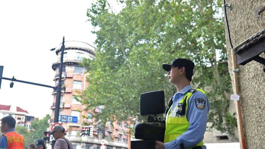 突然群发<strong></p>
<p>券商理财产品</strong>!大批上海市民收到警方短信!全市爆火网红已被锁定...有爸爸因孩子违规被罚款