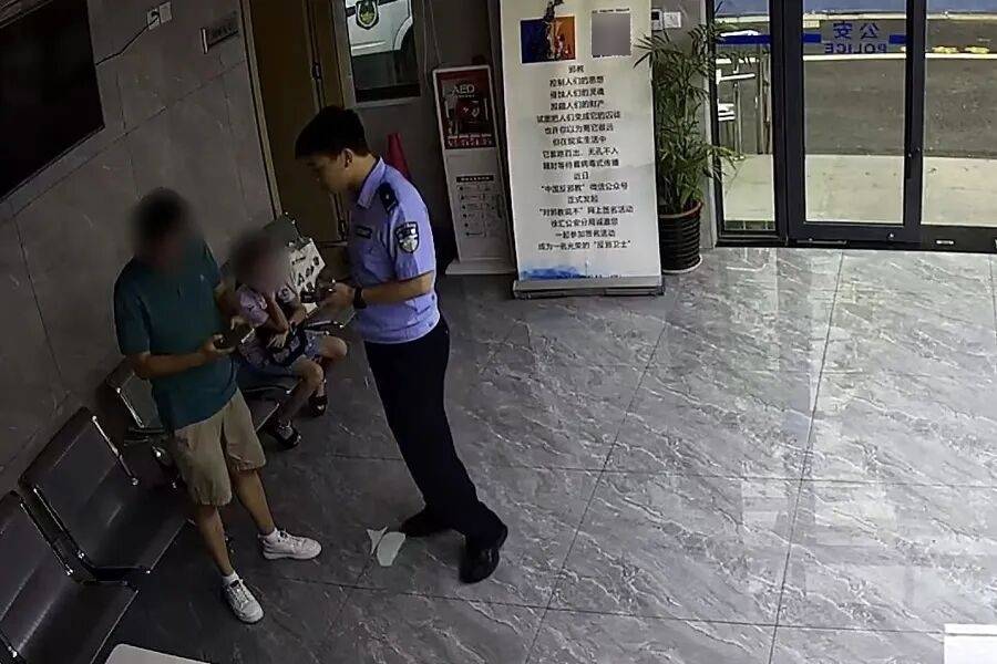 突然群发<strong></p>
<p>券商理财产品</strong>!大批上海市民收到警方短信!全市爆火网红已被锁定...有爸爸因孩子违规被罚款