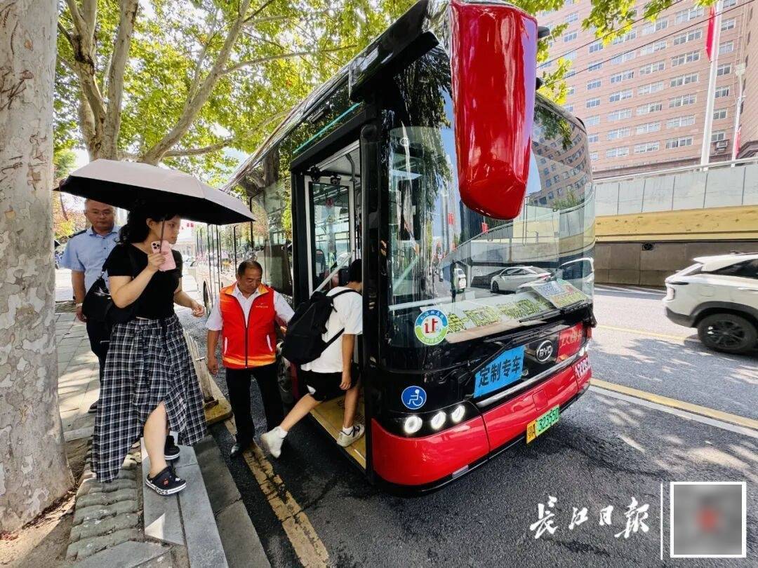 暴增10多倍!武汉这条公交突然火了<strong></p>
<p>券商理财产品</strong>,大批人赶来坐