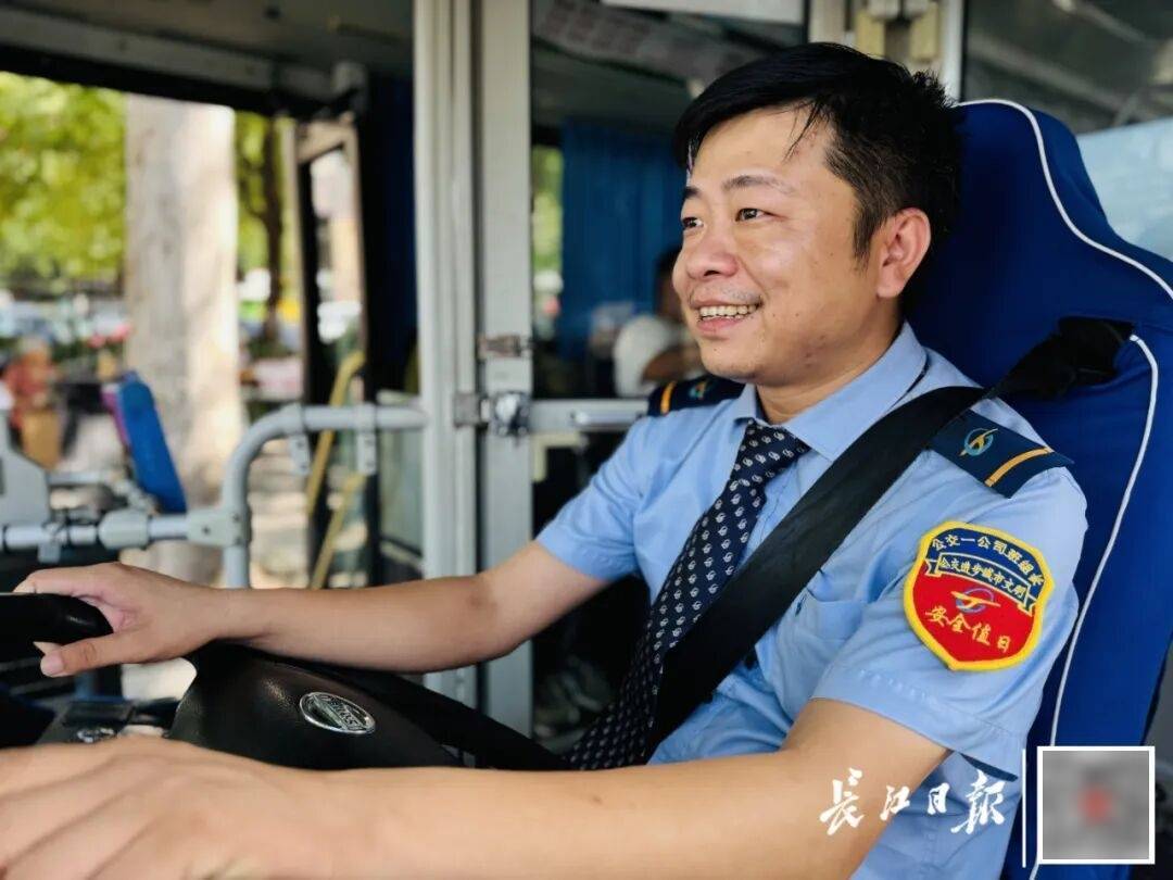 暴增10多倍!武汉这条公交突然火了<strong></p>
<p>券商理财产品</strong>,大批人赶来坐