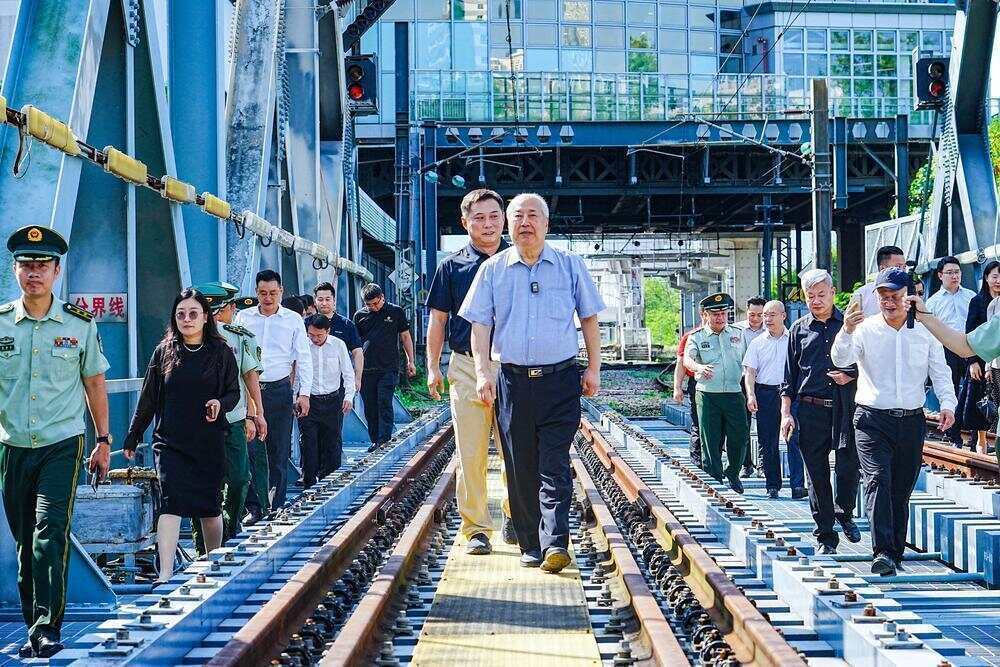 70年前<strong></p>
<p>券商理财产品</strong>，钱学森经罗湖口岸归国！武警广东总队深圳第二支队开展纪念活动