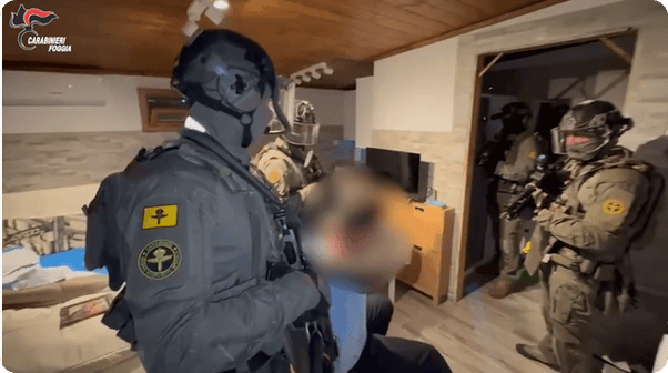 凯特患癌竟因辉瑞疫苗?伦敦4万被盗手机直飞香港<strong></p>
<p>券商理财产品</strong>,比贩毒暴利产业链曝光…