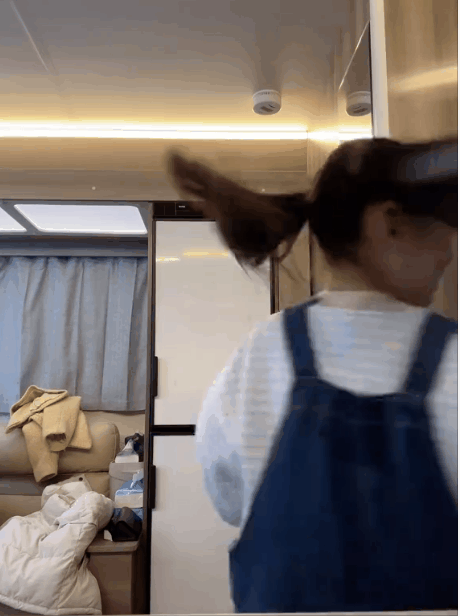 9岁小酒窝<strong></p>
<p>券商理财产品</strong>,大大方方成顶流