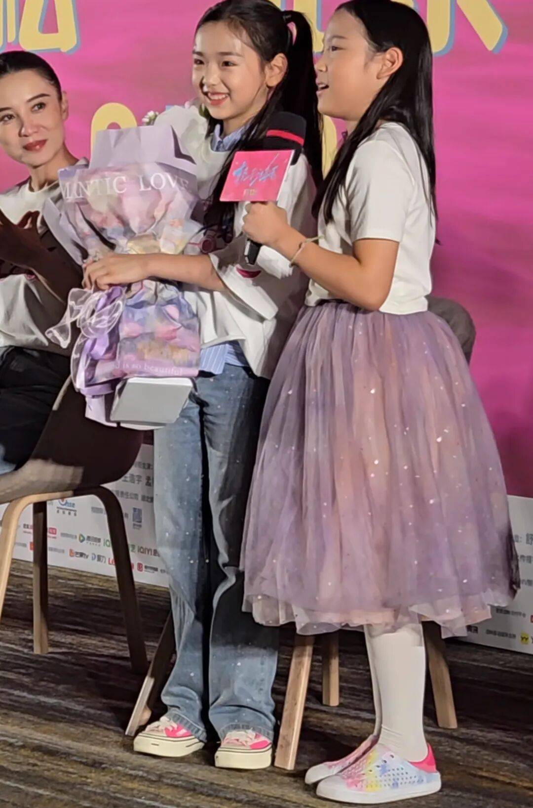 9岁小酒窝<strong></p>
<p>券商理财产品</strong>,大大方方成顶流