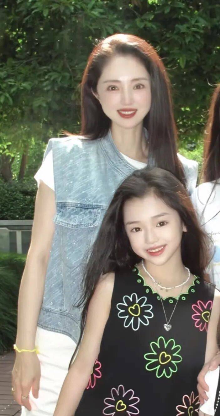 9岁小酒窝<strong></p>
<p>券商理财产品</strong>,大大方方成顶流