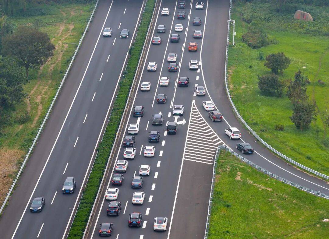 “开了15个小时<strong></p>
<p>券商理财产品</strong>,凌晨4点才回到家!”杭州多个高速进口已关闭,自驾返程必看!